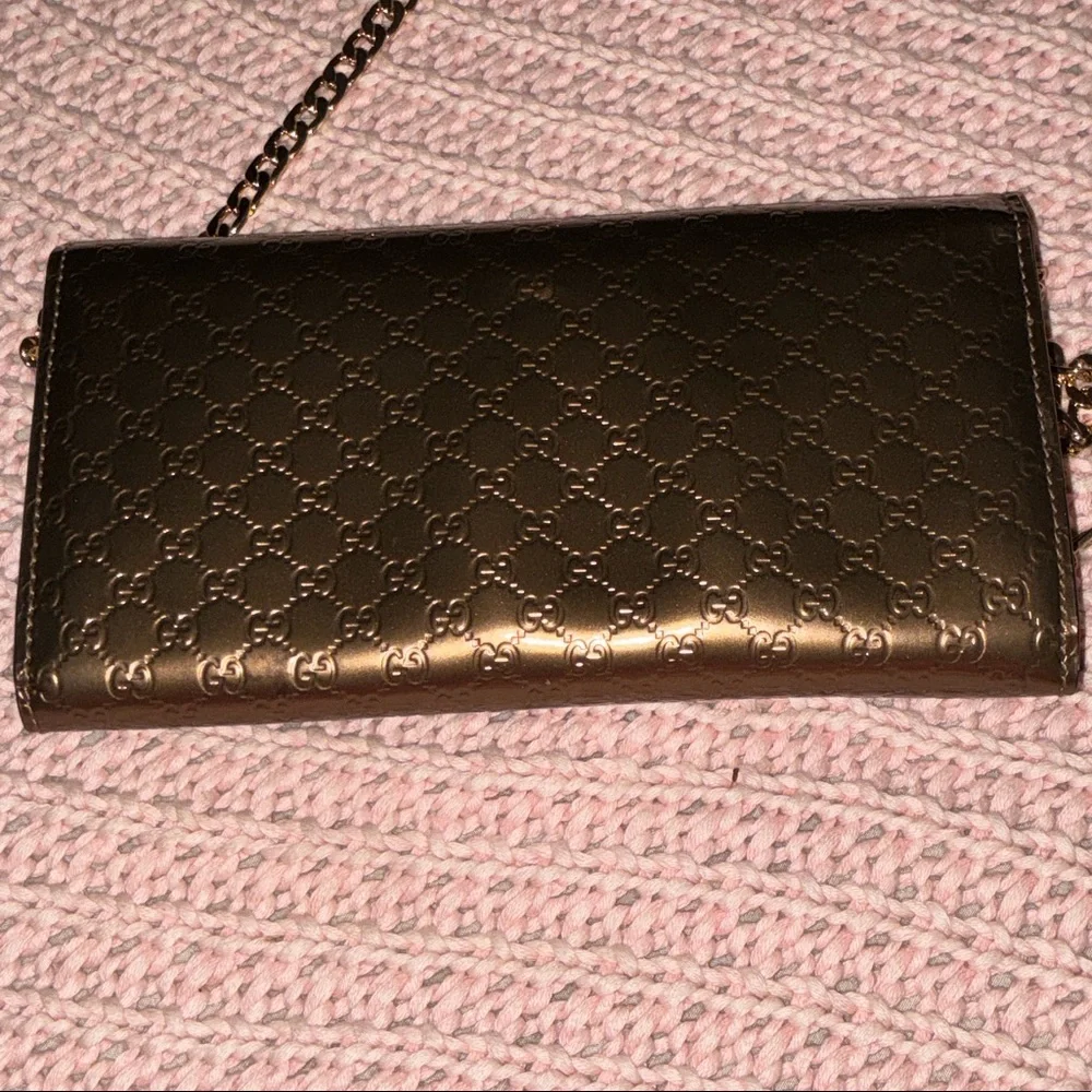 Gucci Metallic Gold Clutch with Chain - Picture 6 of 7